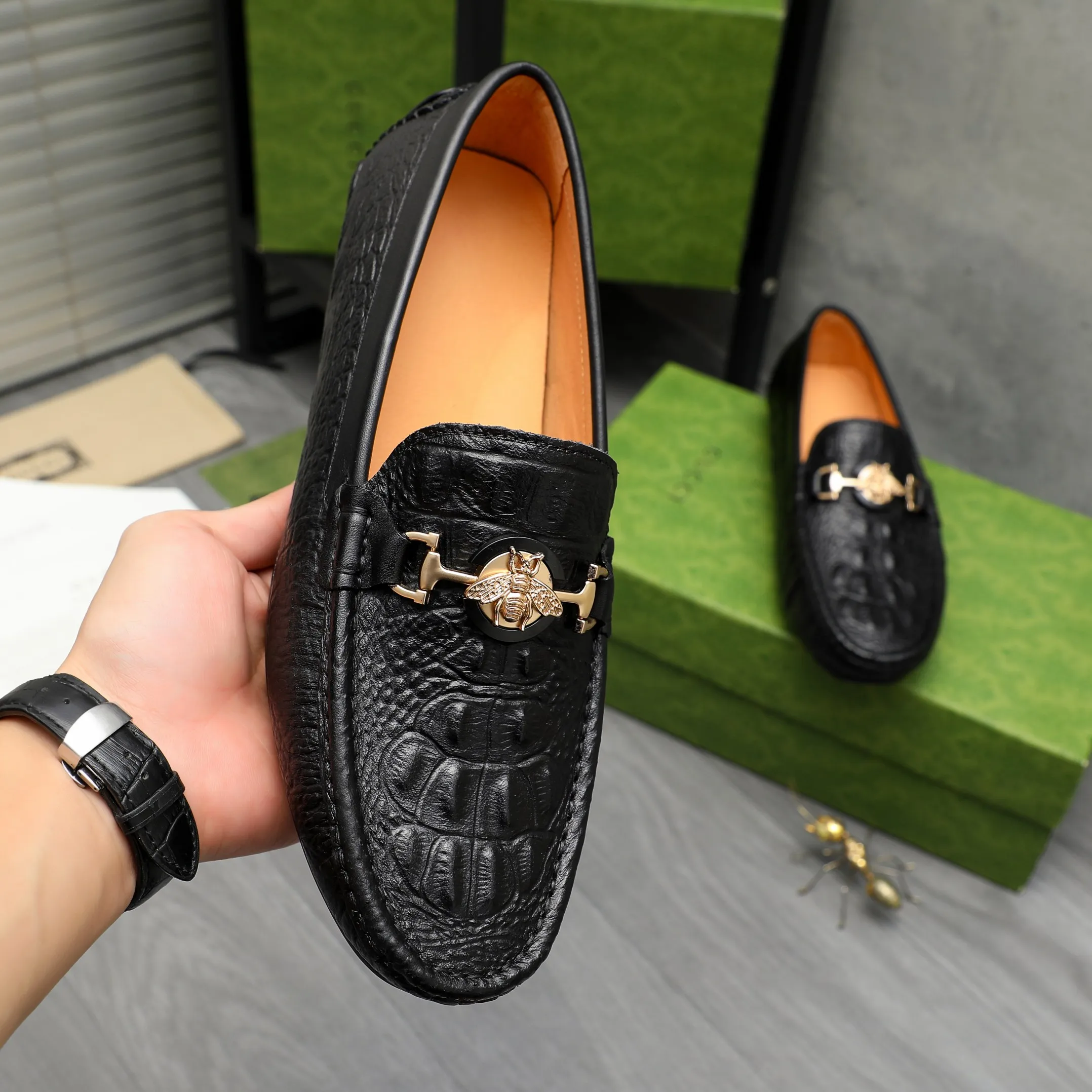 Men's shoes💰380 Product trademark: GUCCI "Gucci" casual slip-on shoes Regular size: 38-45 (45 is custom-made and non-returnable) Product materials: Selected embossed cowhide upper, pigskin lining, rubber outsole